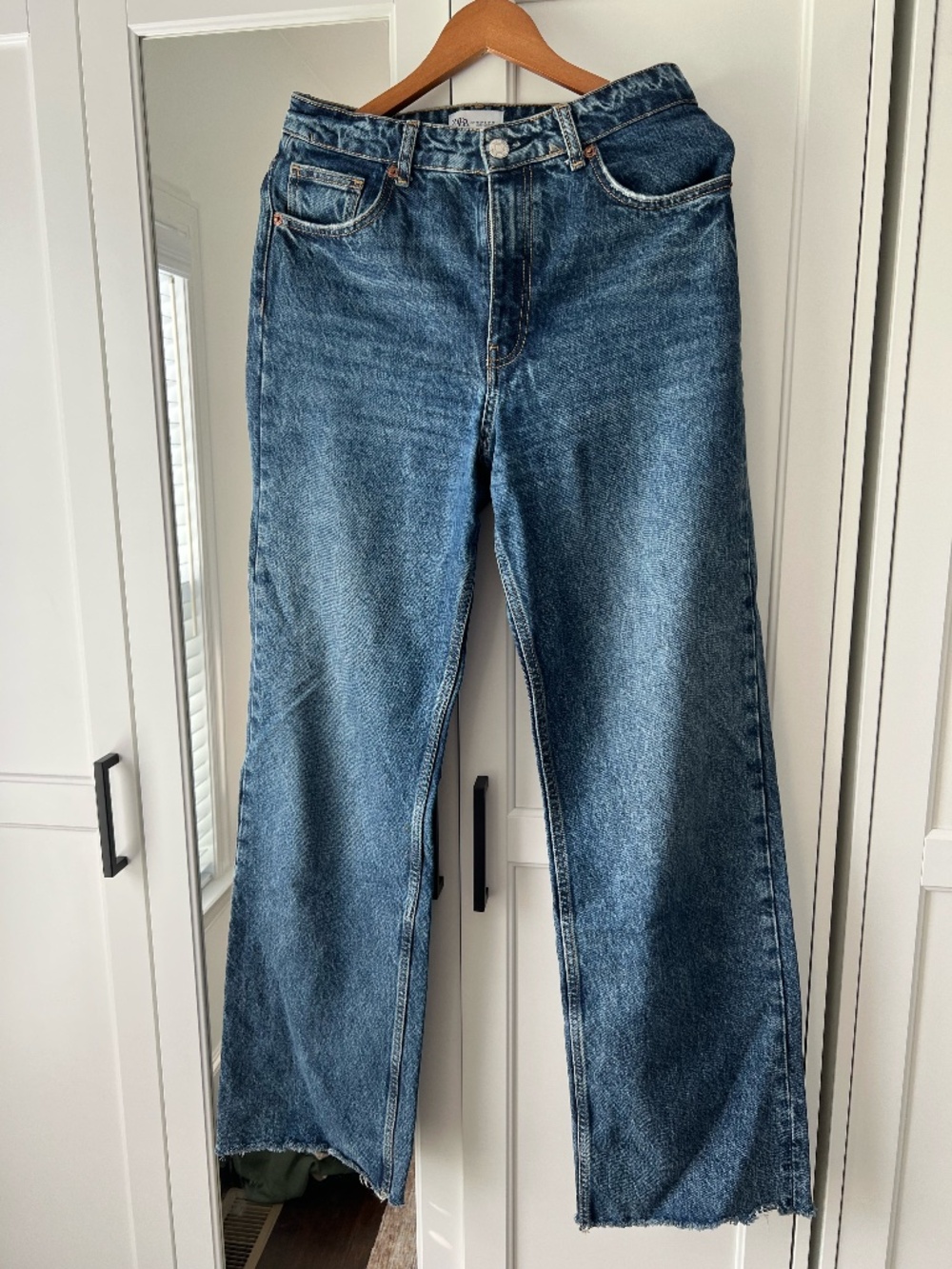 ZARA Medium Wash High-Waisted Straight Leg Raw Hem Jeans Size 8
